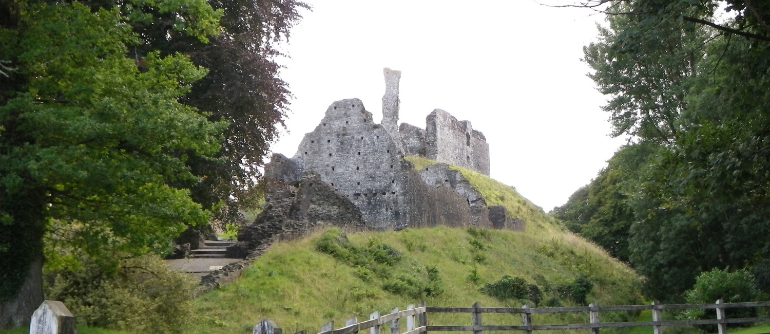 okehampton castle ruins